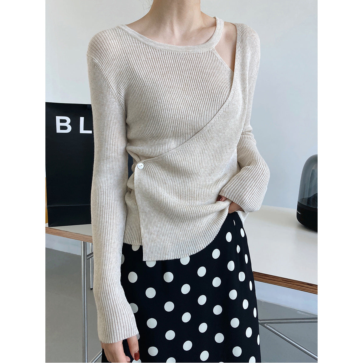 Two False Hollow Out Shoulder Sweater Female Design Sense Hanging Neck Top