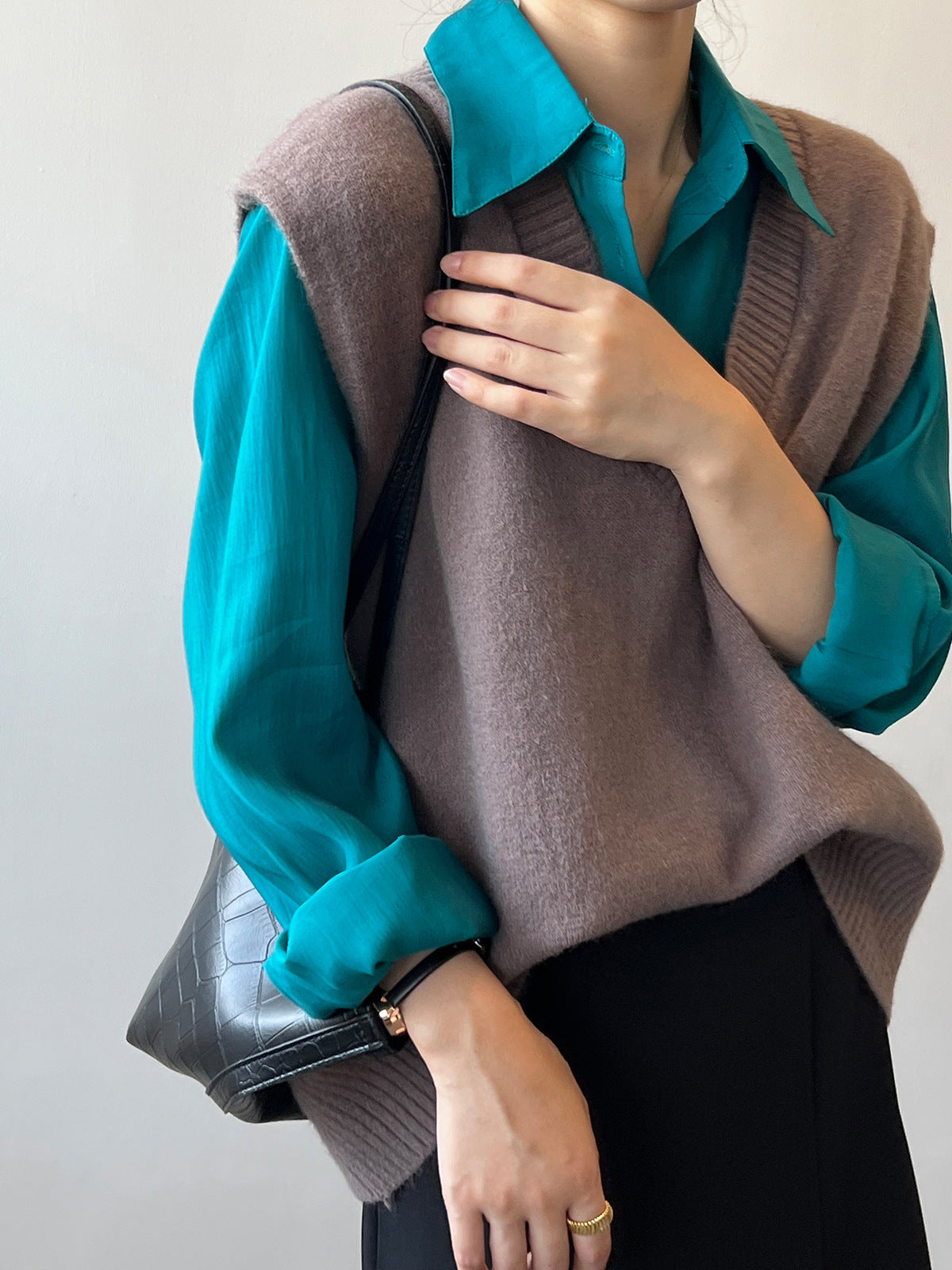 V-Neck Soft Waxy Loose Knit Vest